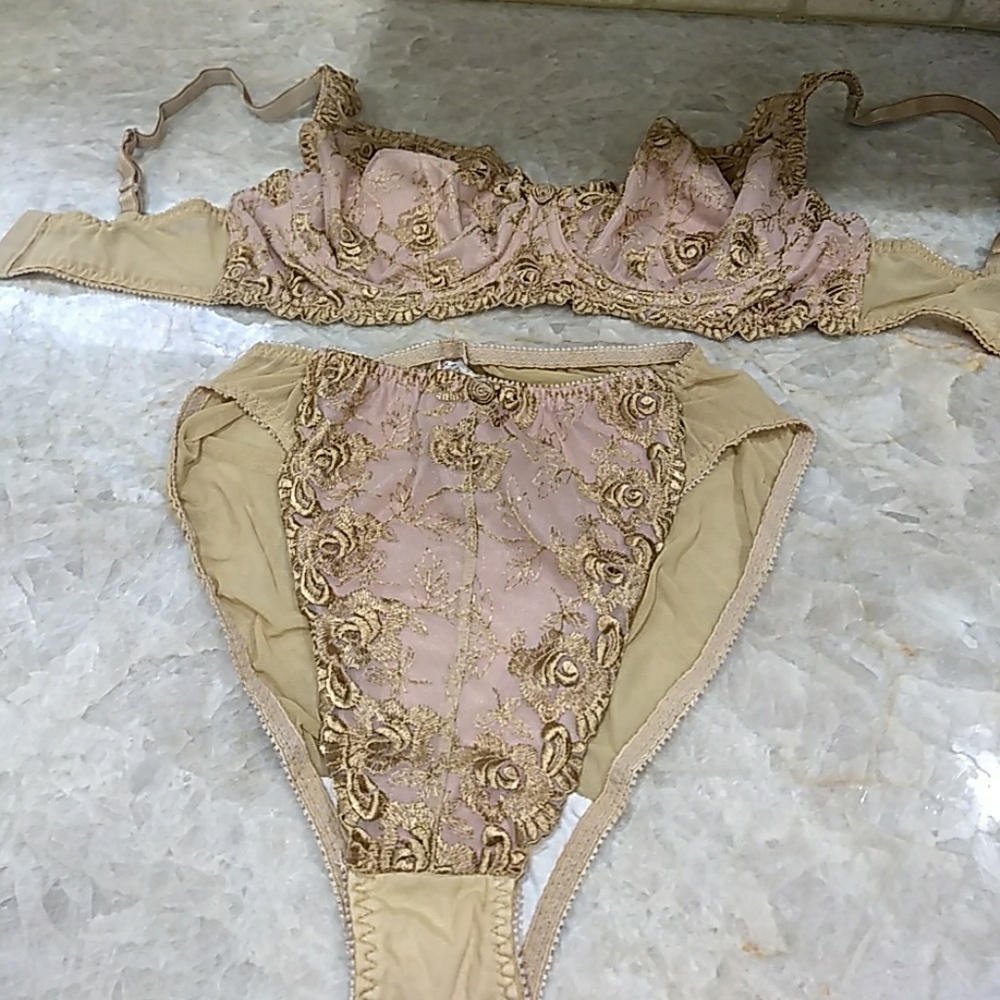 Victoria Secret 36D bra and Large undie set